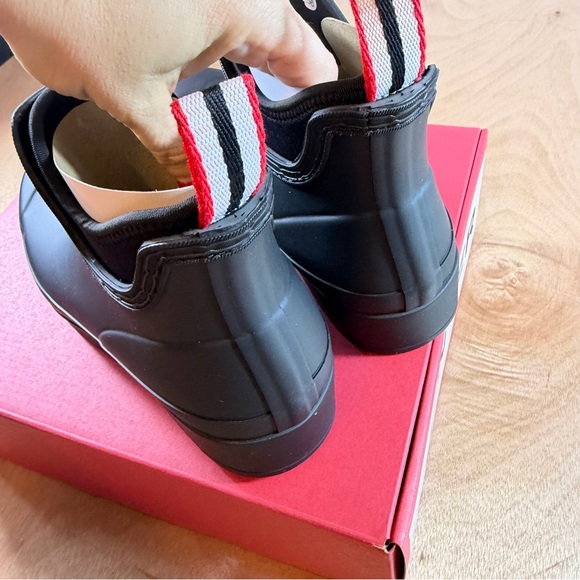 Hunter Matte Black Short Waterproof Ankle Boots with Red-White Pull Tab - Picture 8 of 16
